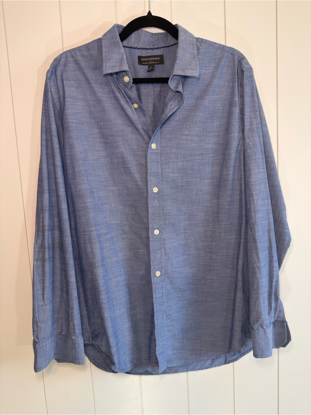 Banana Republic Men’s Chambray Light Blue Button-Down Shirt